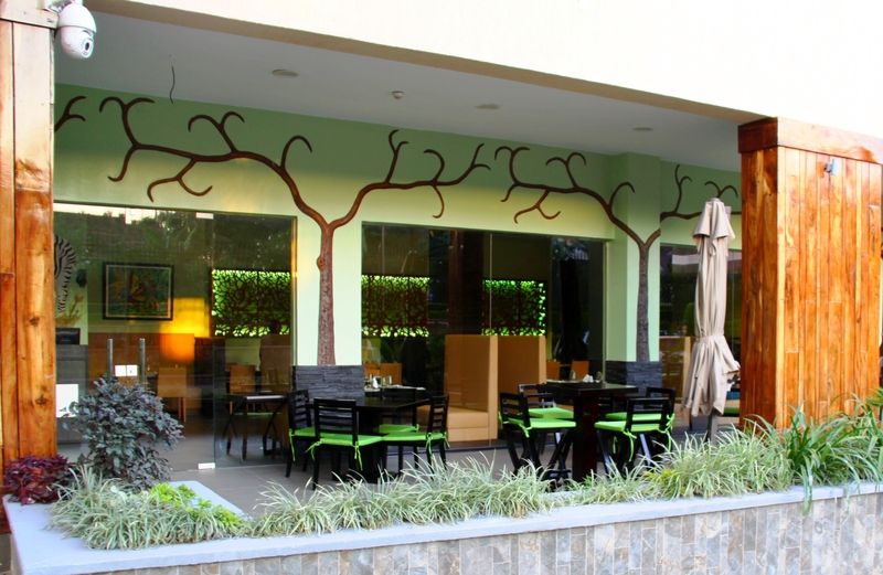 Best Western Premier Garden Hotel Entebbe Bagian luar foto