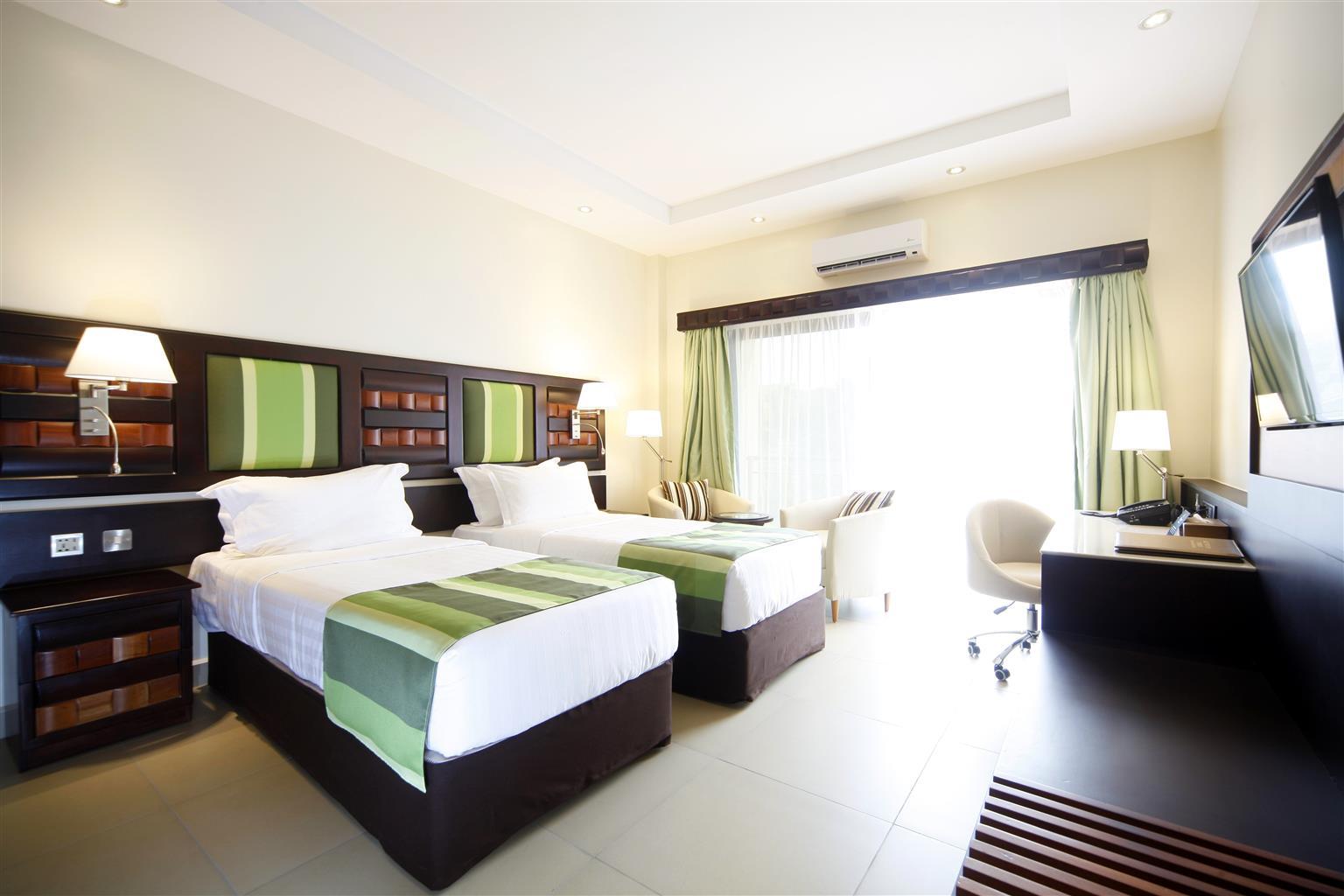Best Western Premier Garden Hotel Entebbe Bagian luar foto