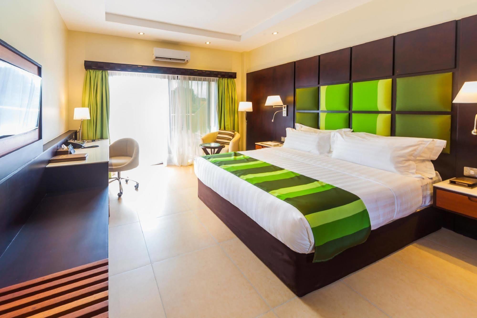 Best Western Premier Garden Hotel Entebbe Bagian luar foto
